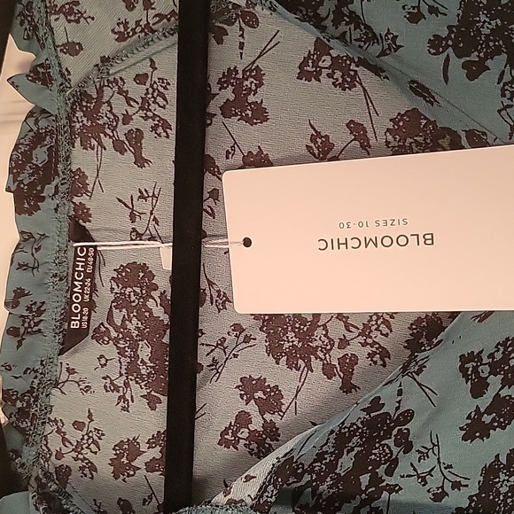 BLOOMCHIC top - Picture 2 of 4